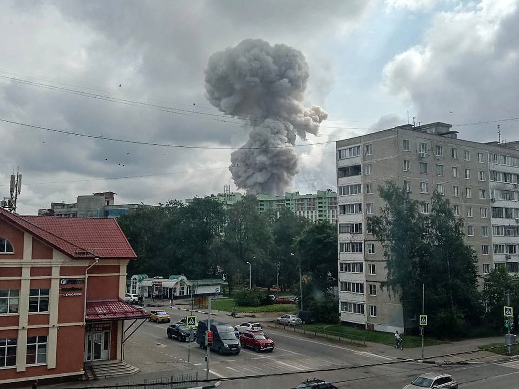 💥👍Мощный взрыв в Сергиевом Посаде. Повреждены более сотни квартир, десятки рашистов пострадали